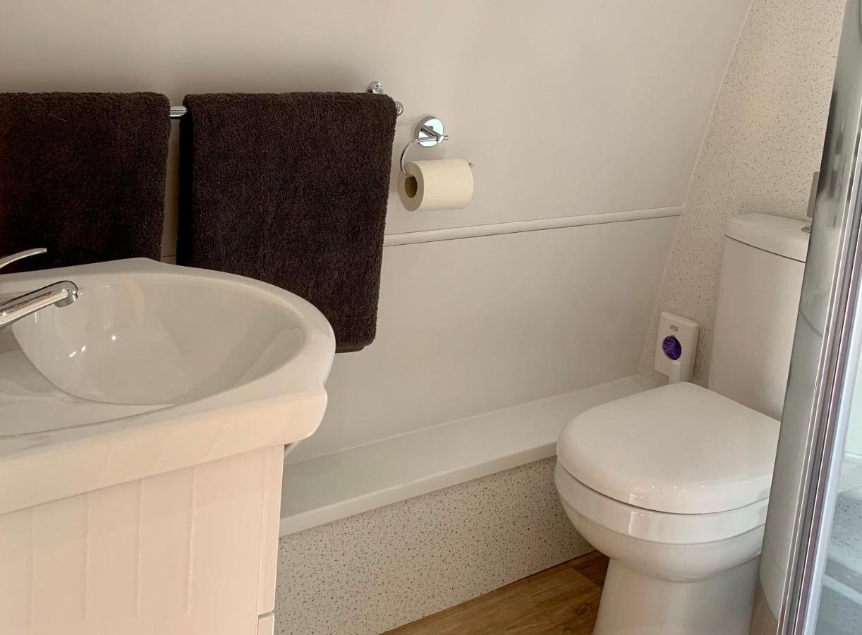 Waterpump Pod For 2 Adults With Ensuite In The Suffolk Countryside Badingham Exterior photo